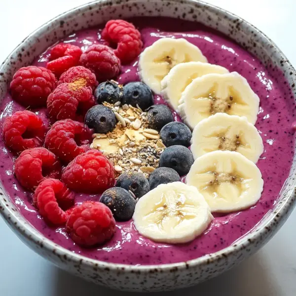 Smoothie Bowl mit Beeren (kalorienarm)